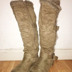 Fur top boots